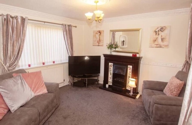 Traditional 3BD Family Home in Sheffield