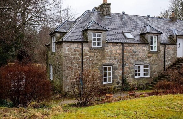 Traditional and Homely 2BD Cottage in Kemnay