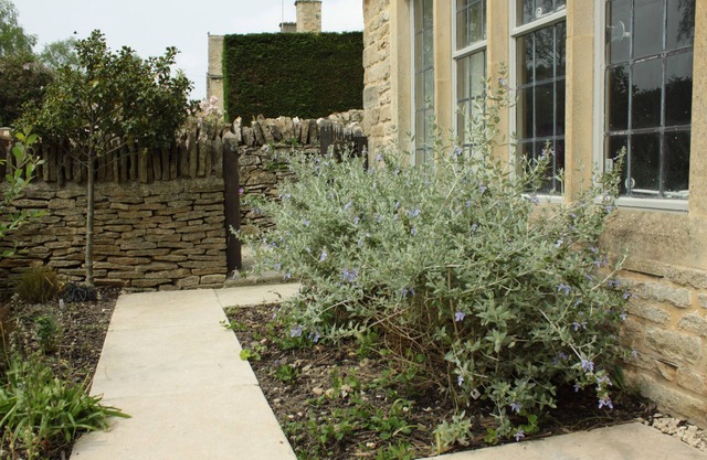 Traditional Cotswold stone cottage with wonderful views and log burning fires