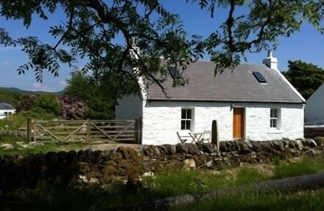 Traditional Cottage In A Beautiful Peaceful Location Close To The Sea