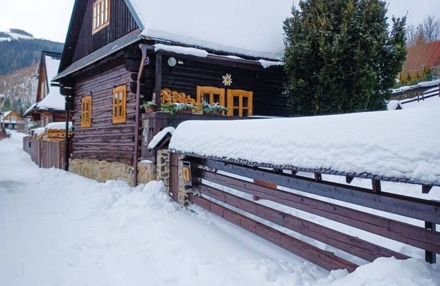 Traditional cozy cottage in Tatras w/firepit, super close to great hiking trails