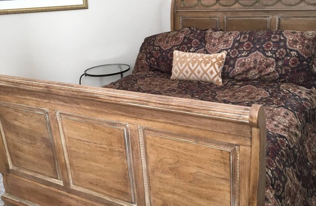 Traditional decor, 1 Brm, 1 Bath, Floor 3 US OPEN