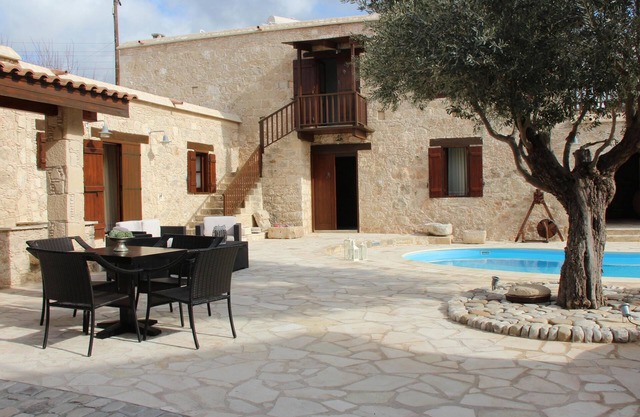 Traditional Stonehouse With Modern Comfort, Private Pool, Views, Wi-fi