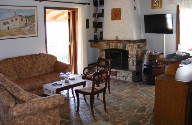 Traditional villa with great views convenient for the beach, local area & sites