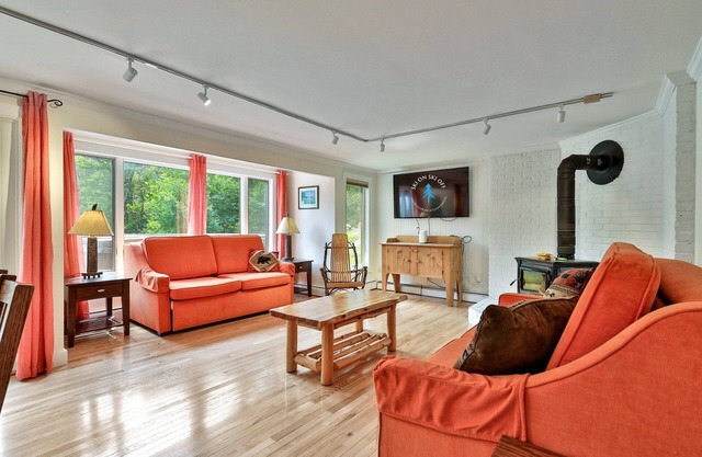 Trailside Village #1: Slopeside 1BR w/Hot Tub and Sauna. Ski In/Out with Discounted Ski Rentals