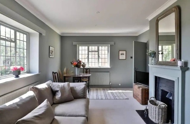 Tranquil 1 Bed/1 Bath Getaway at Beverston Castle