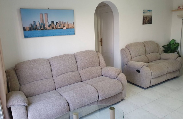Tranquil 2 Bedroom Duplex Apartment overlooking Lakes
