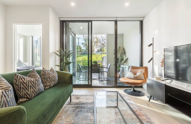 Tranquil Apt | Major Hospital Precinct w Parking