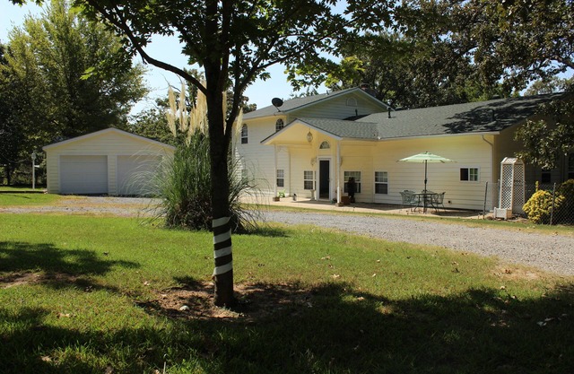 Tranquil Bay House on Lake Tenkiller near Tahlequah