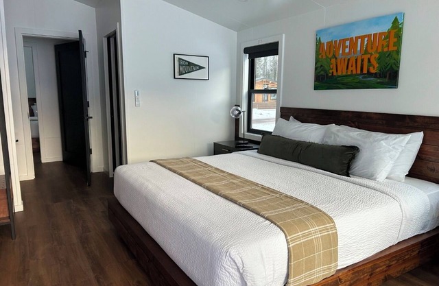 Tranquil Cabin Perfect for Adventurous Outdoor Escapes Near Local Attractions