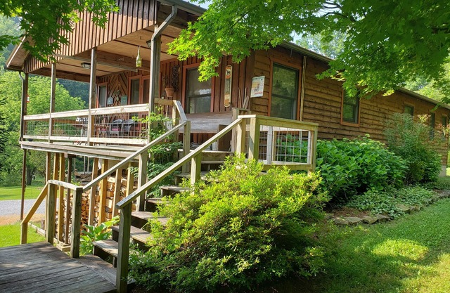 Tranquil Cottage Located at The Head Of The Sequatchie Valley.