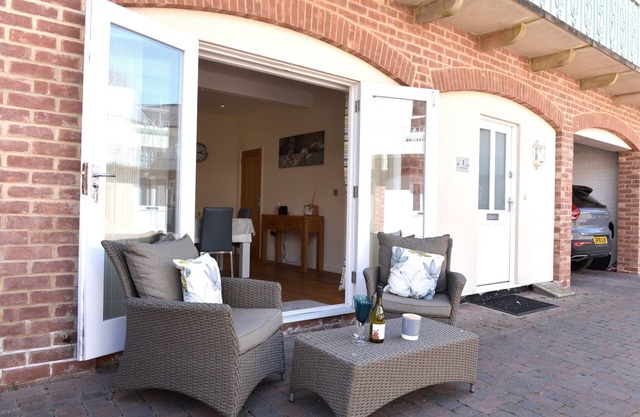 Tranquil cottage with outside terrace and undercover parking