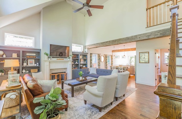 Tranquil Downtown Retreat - 4 Minutes to Aquarium & Coolidge Park!