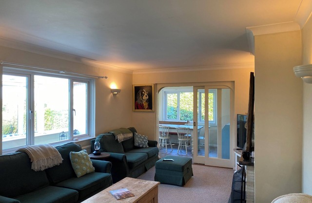 Tranquil family home on large plot, pet friendly, 15 min walk to Hope Cove