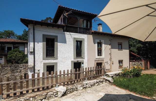 Tranquil farmhouse with WiFi in charming Bricia