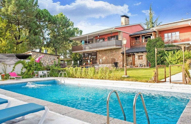 Tranquil Garden Hideaway