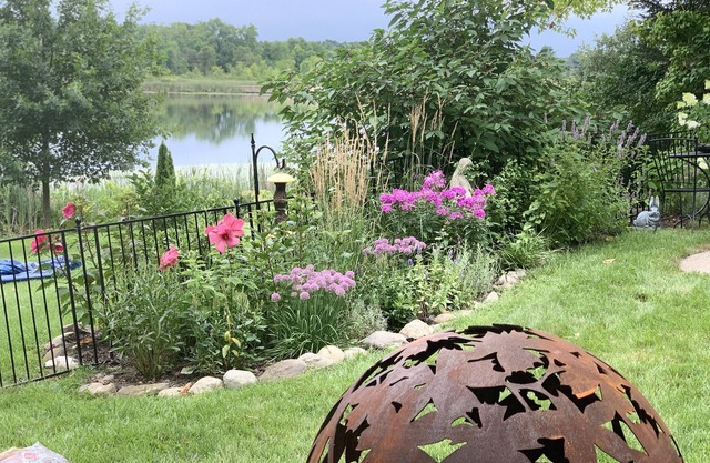 Tranquil haven with a roomy deck and stunning panoramic lake views.