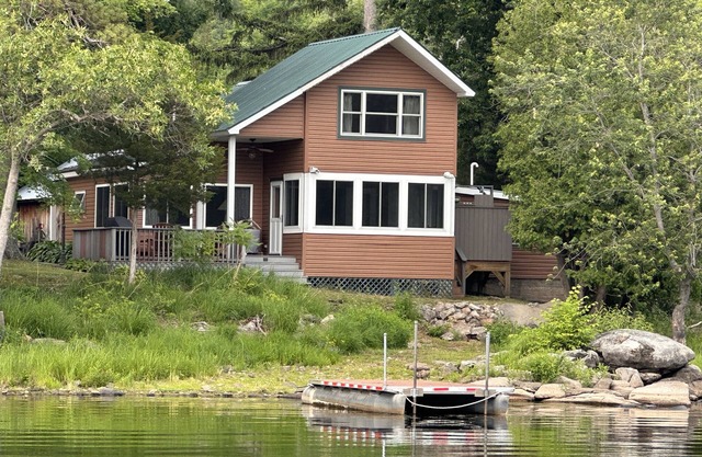 Tranquil lake front cabin on Black Lake