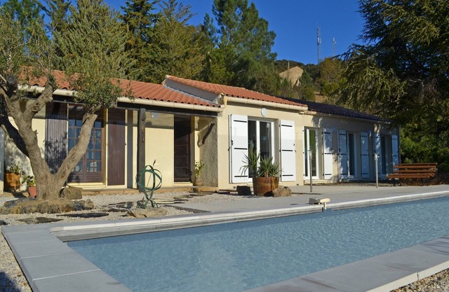 Tranquil Vineyard Villa, Berlou
