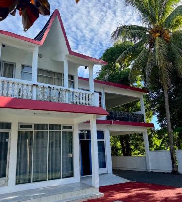 Transit Home Lower Level - 10 mins from Airport and Blue bay