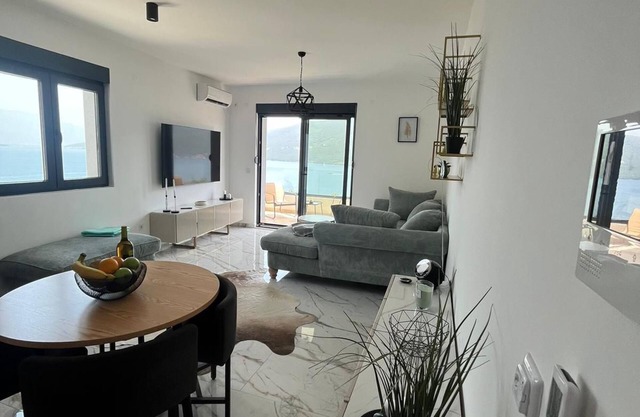 Traumhaftes Apartment mit Meerblick in der Bucht von Kotor