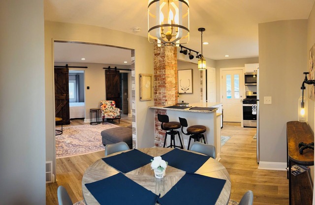 Traveling Professional's Portage Lakes Retreat! Akron canton area dog friendly