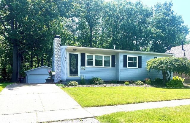 Traveling professionals Paradise towpath cottage