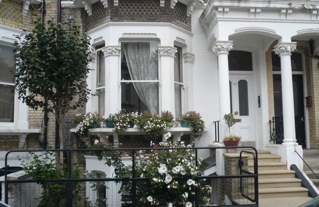 TRAVELLING SOLO? HOME WITHIN A HOME, with Private Kitchen, in West Kensington