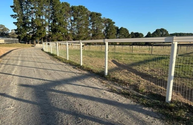 Trawalla - an entire house & pool bar rental on a working farm near Canberra