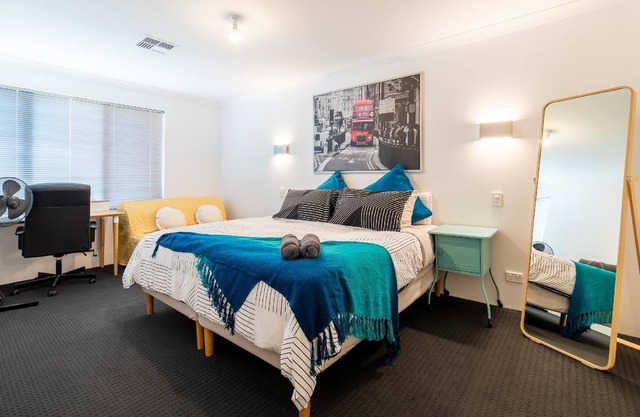 Treeby's Finest Family Home - 4 BDR 2BTH
