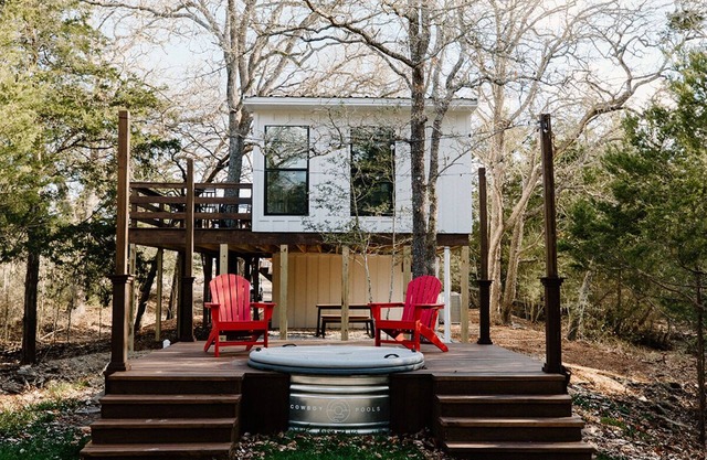 Treehouse - Full Amenities - Private Hot Tub