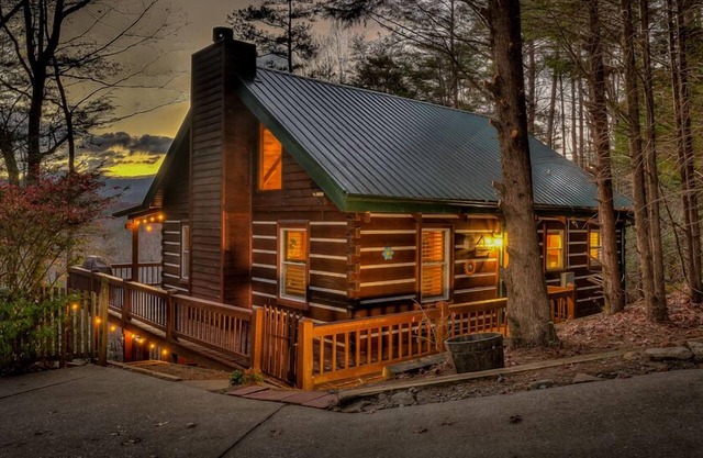 Treehouse Hideaway - Pet Friendly | Hot Tub | Game Room