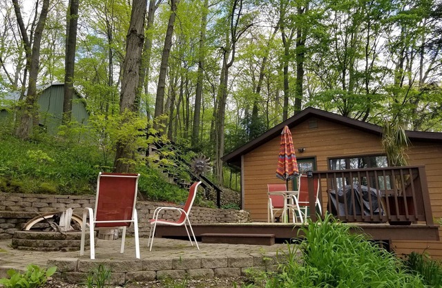 Treetop Cottage-Private Mill Lake-HotTub-Kayaks-Firepit-Boats -DOGS ok! No Fees!
