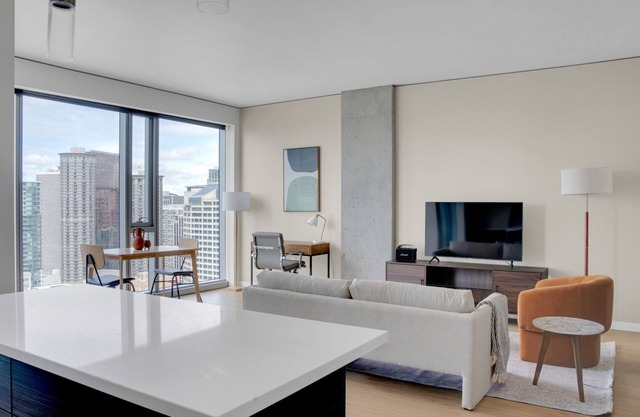 Trendy Downtown 1BR w/Gym, W/D & BBQ, near Dining & Shops, by Blueground
