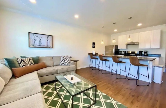 Trendy East York Apartment Near Fairgrounds