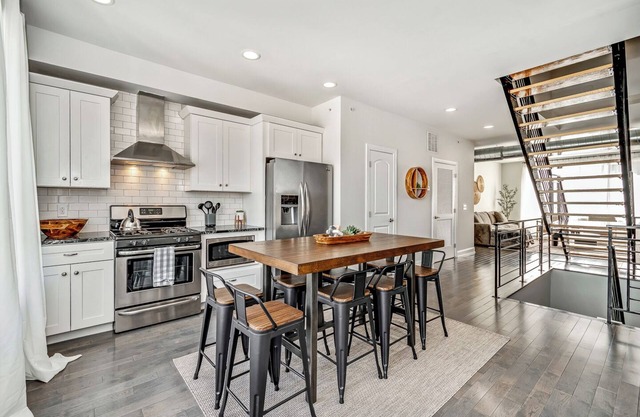 Trendy Fishtown 2B/2.5B w/Parking & Roof Deck!