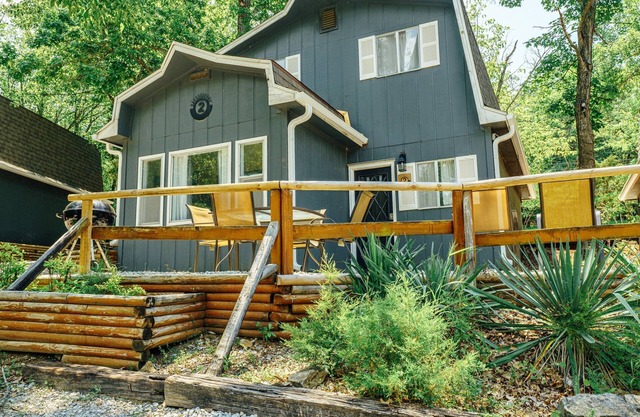 Tribesman Resort #2 - Renovated Cabin, Minutes to Silver Dollar, Great Location!