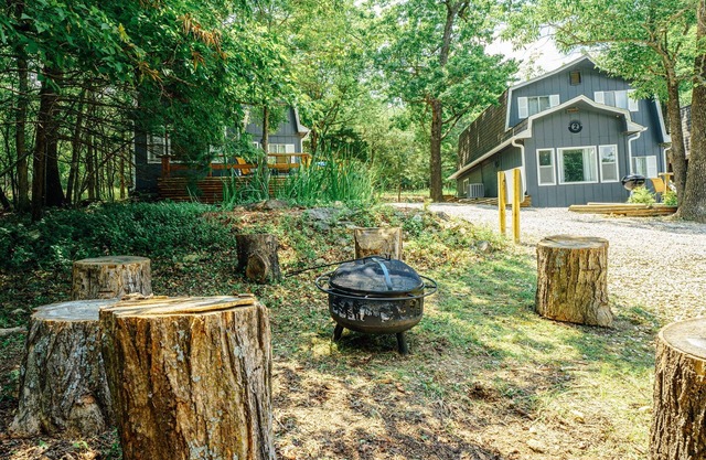 Tribesman Resort #5 - Renovated Cabin, Minutes to Silver Dollar, Great Location!