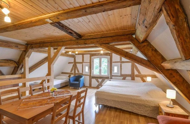 Triple room with shower or bathtub and WC