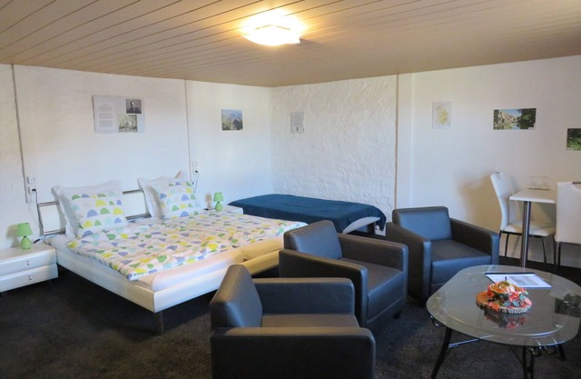 Triple room-Basic-Ensuite-Jura