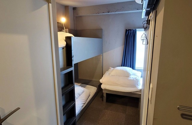 Triple room bunk bed single bed/Toshima-ku Tokyo