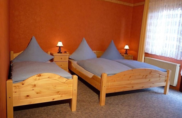 Triple room, shower, WC - Weingut-Pension Schiff