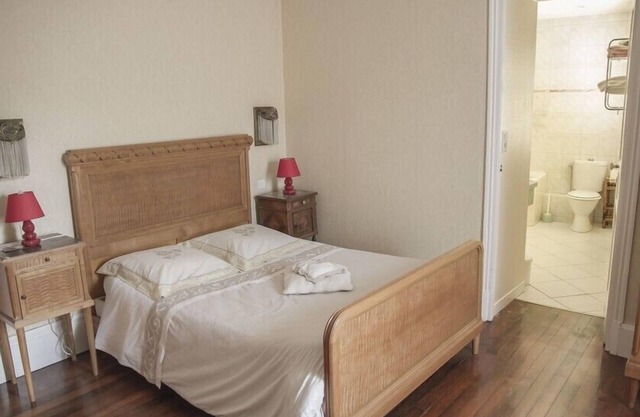 Triple Room with corner Bath street view