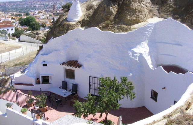 Troglodyte House Cueva Almendro, Granada Province (Free WiFi)