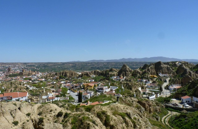 Troglodyte house with large patio and barbecue; Private and closed parking