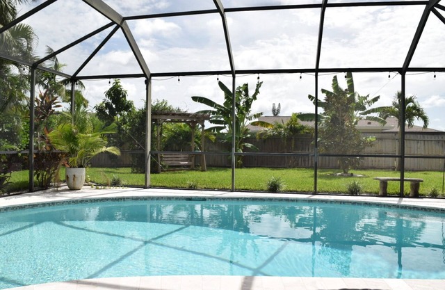 Tropical Escape with Heated Pool in Whiskey Creek - Close to Beach & Downtown