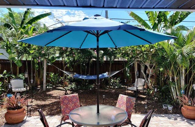 Tropical Oasis 2/2 Walk to Beach w/Private Yard