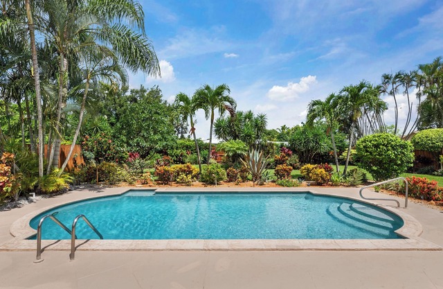 Tropical Oasis ~ Game Room Oct 25 ~ Stunning Gardens ~ Heated 32' Saltwater Pool