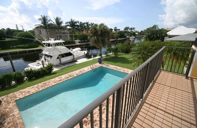 Tropical Palm Beach Waterfront Luxury