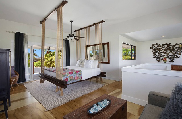 Tropical Paradise - Stunning King Hanging Bed - 360 degree views !